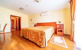 Pannon Hotel Bejelentkezes 20 Oraig, Check-In Until 20 O'Clock, Einchecken Bis 20 Uhr