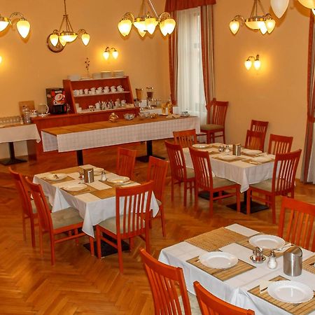 Pannon Hotel Bejelentkezes 20 Oraig, Check-In Until 20 O'Clock, Einchecken Bis 20 Uhr Mohács Buitenkant foto