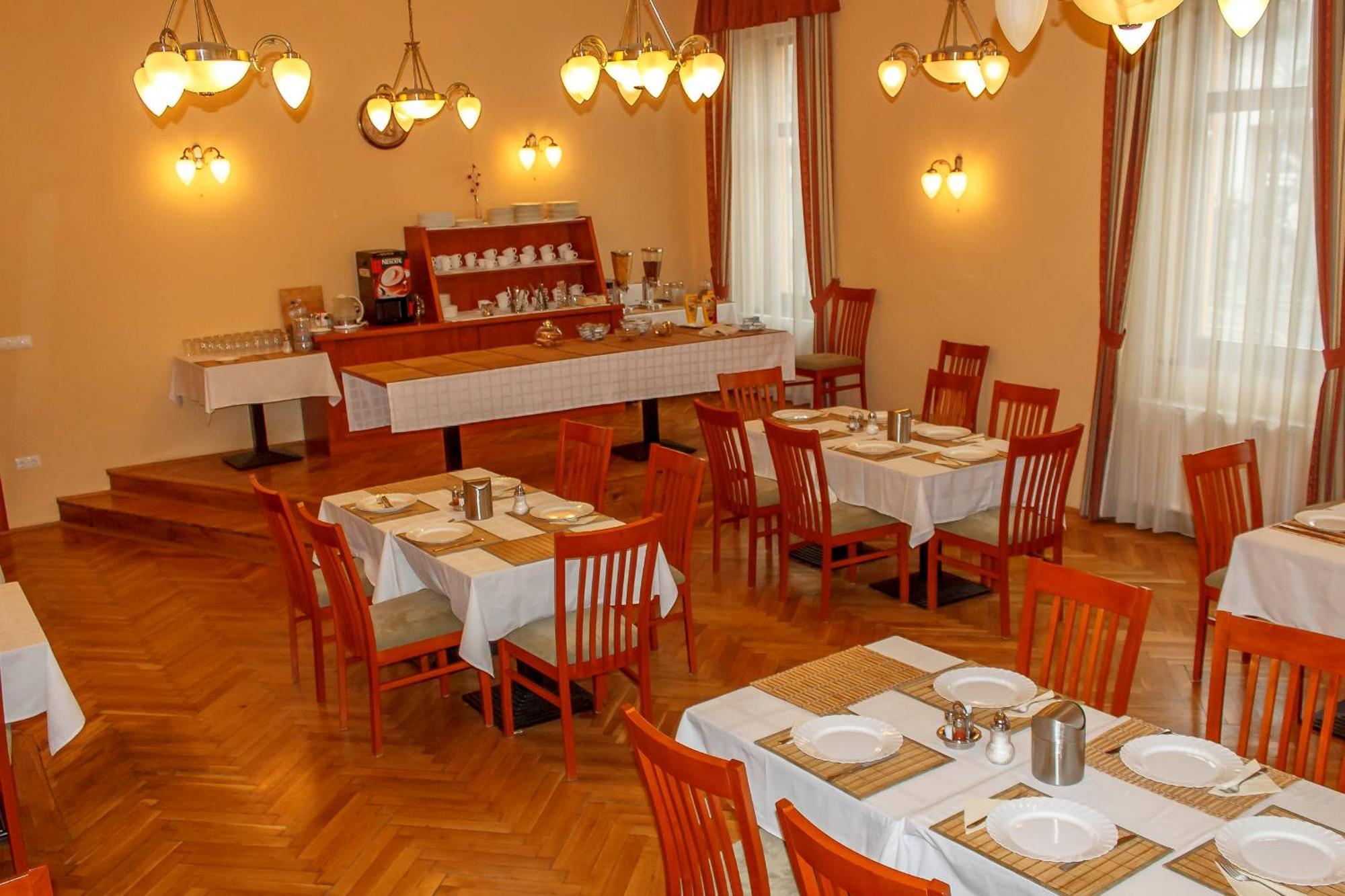 Pannon Hotel Bejelentkezes 20 Oraig, Check-In Until 20 O'Clock, Einchecken Bis 20 Uhr Mohács Buitenkant foto