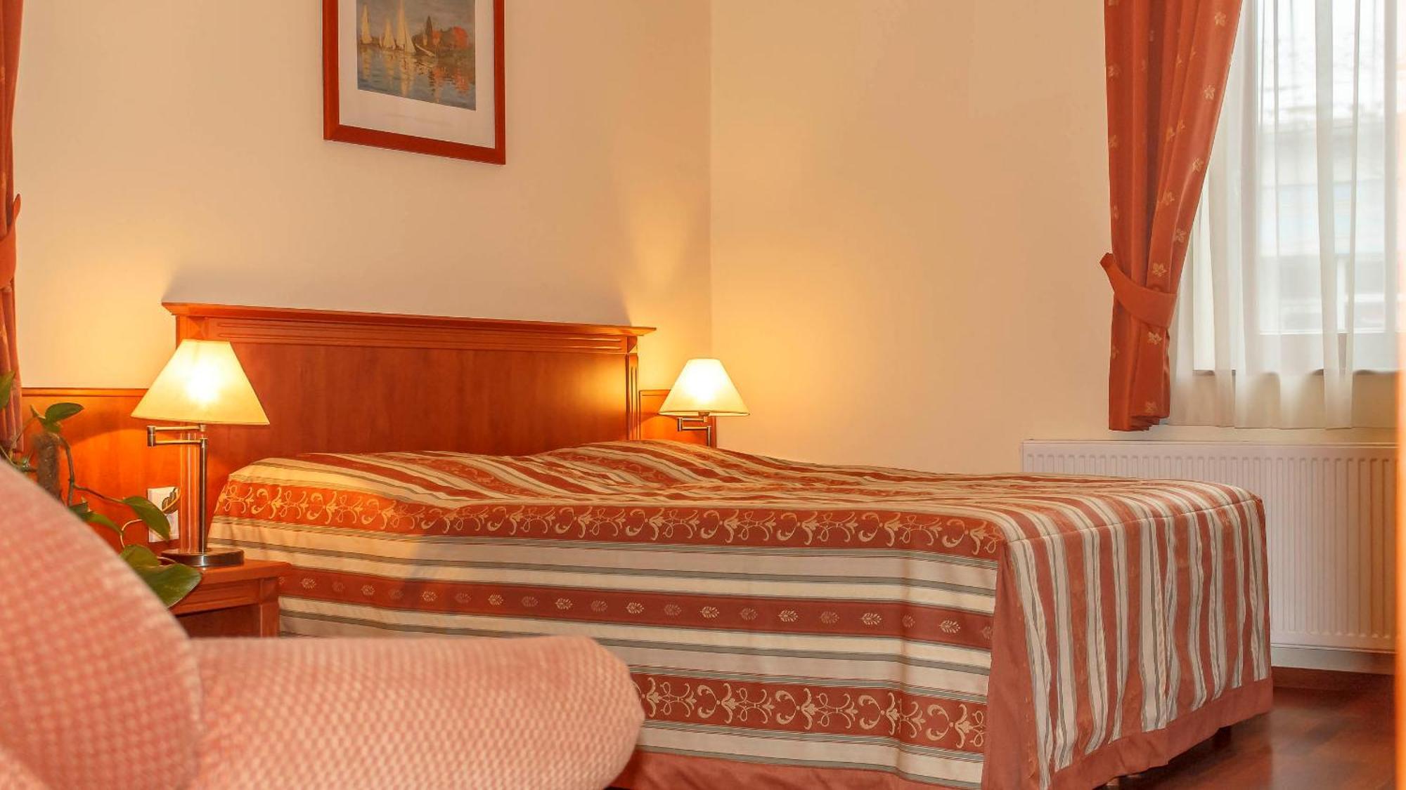 Pannon Hotel Bejelentkezes 20 Oraig, Check-In Until 20 O'Clock, Einchecken Bis 20 Uhr Mohács Buitenkant foto