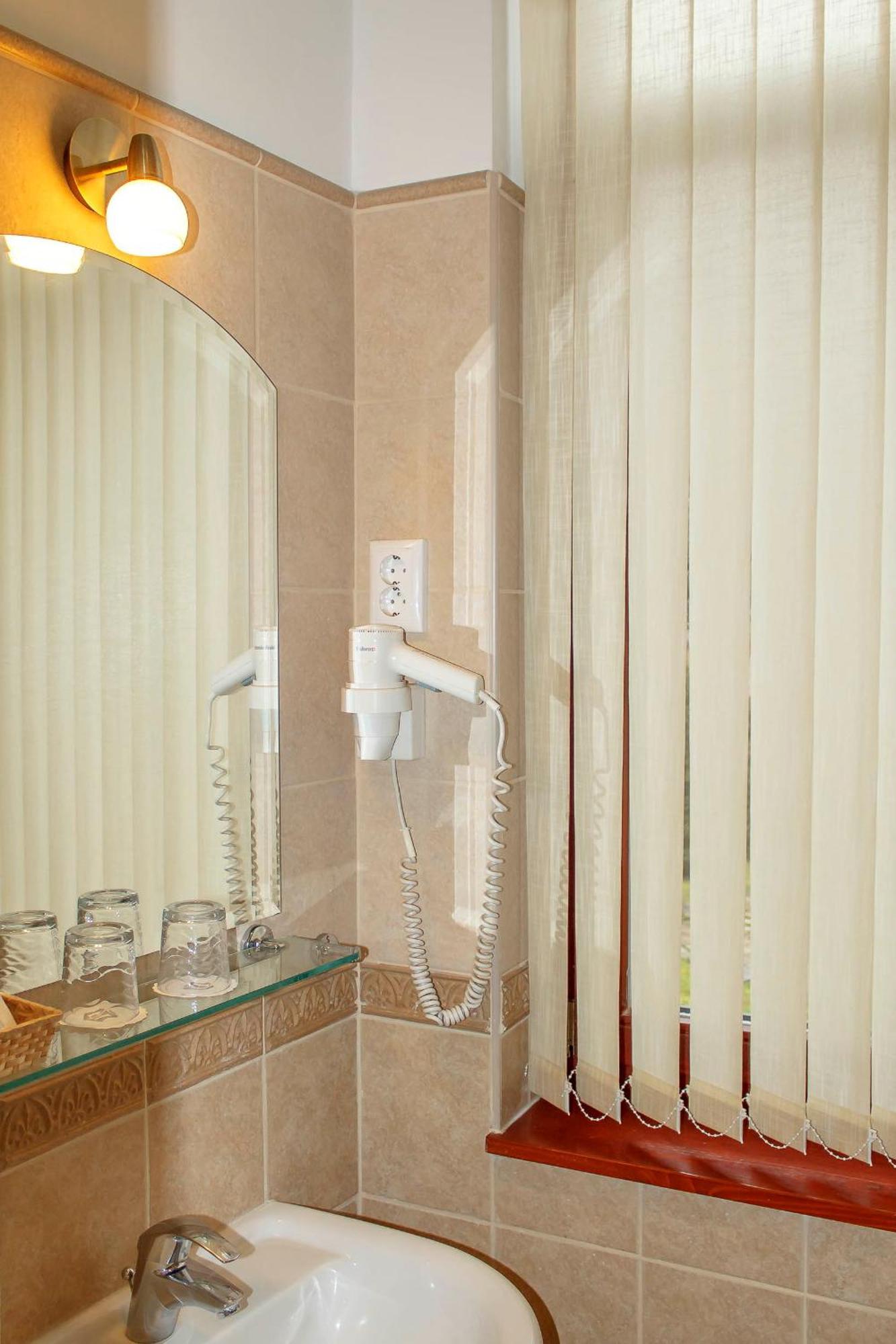 Pannon Hotel Bejelentkezes 20 Oraig, Check-In Until 20 O'Clock, Einchecken Bis 20 Uhr Mohács Buitenkant foto