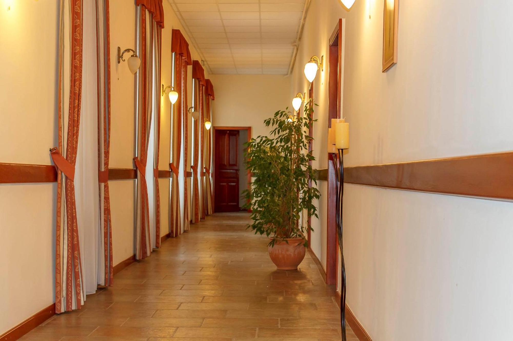 Pannon Hotel Bejelentkezes 20 Oraig, Check-In Until 20 O'Clock, Einchecken Bis 20 Uhr Mohács Buitenkant foto