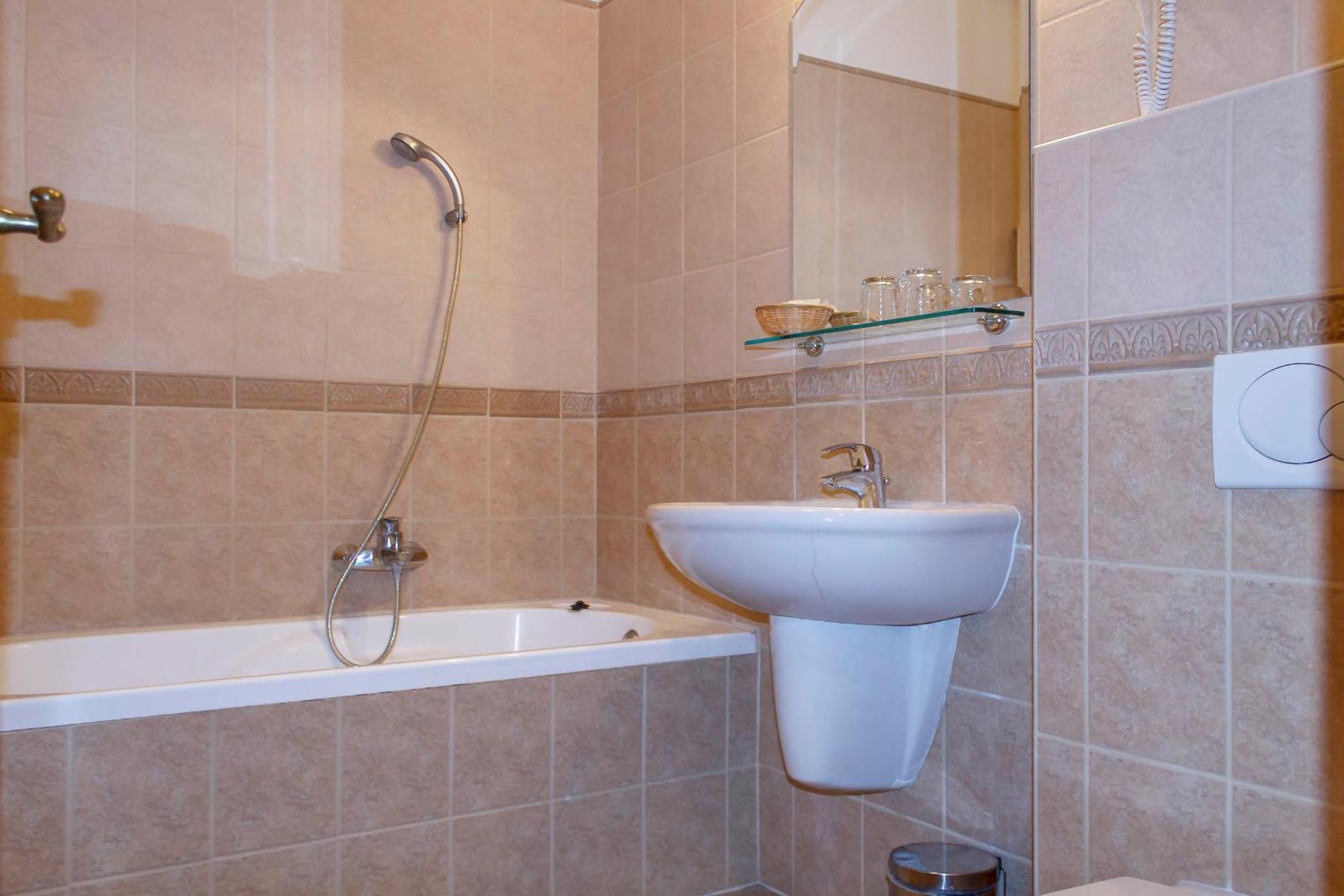 Pannon Hotel Bejelentkezes 20 Oraig, Check-In Until 20 O'Clock, Einchecken Bis 20 Uhr Mohács Buitenkant foto