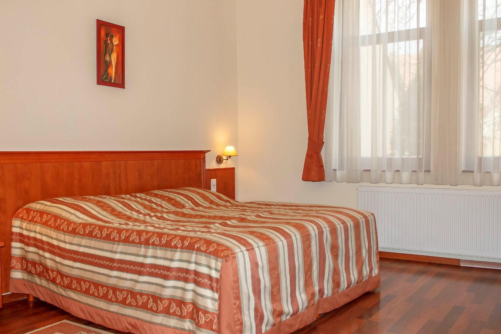 Pannon Hotel Bejelentkezes 20 Oraig, Check-In Until 20 O'Clock, Einchecken Bis 20 Uhr Mohács Buitenkant foto
