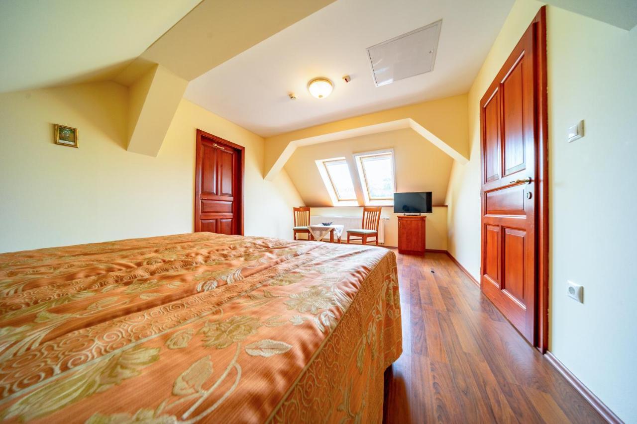 Pannon Hotel Bejelentkezes 20 Oraig, Check-In Until 20 O'Clock, Einchecken Bis 20 Uhr Mohács Buitenkant foto