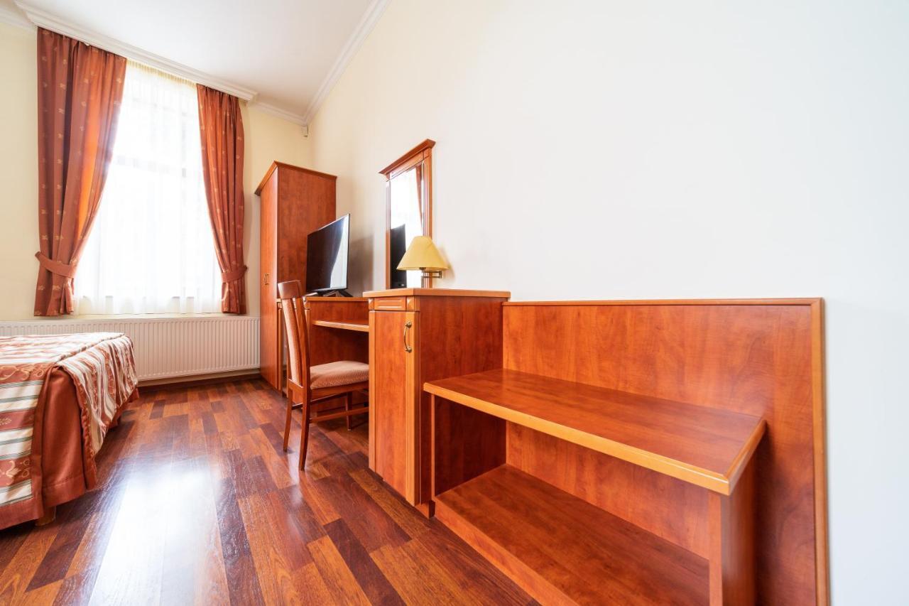 Pannon Hotel Bejelentkezes 20 Oraig, Check-In Until 20 O'Clock, Einchecken Bis 20 Uhr Mohács Buitenkant foto