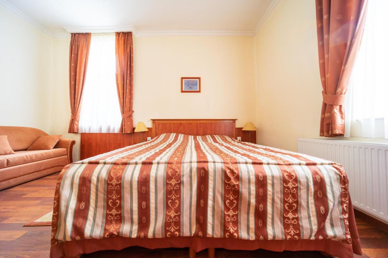 Pannon Hotel Bejelentkezes 20 Oraig, Check-In Until 20 O'Clock, Einchecken Bis 20 Uhr Mohács Buitenkant foto
