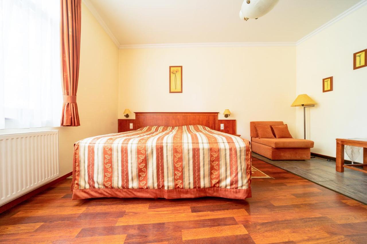 Pannon Hotel Bejelentkezes 20 Oraig, Check-In Until 20 O'Clock, Einchecken Bis 20 Uhr Mohács Buitenkant foto
