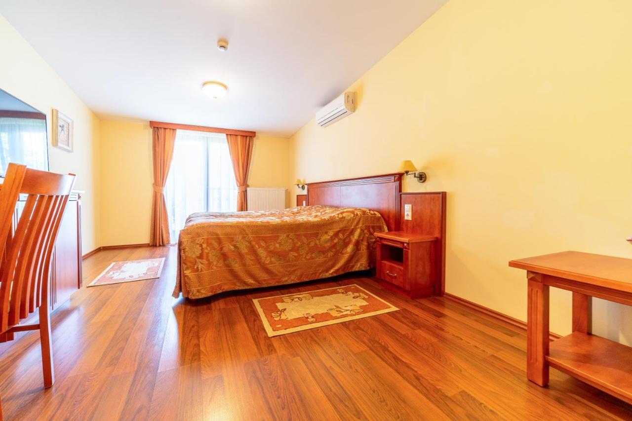 Pannon Hotel Bejelentkezes 20 Oraig, Check-In Until 20 O'Clock, Einchecken Bis 20 Uhr Mohács Buitenkant foto