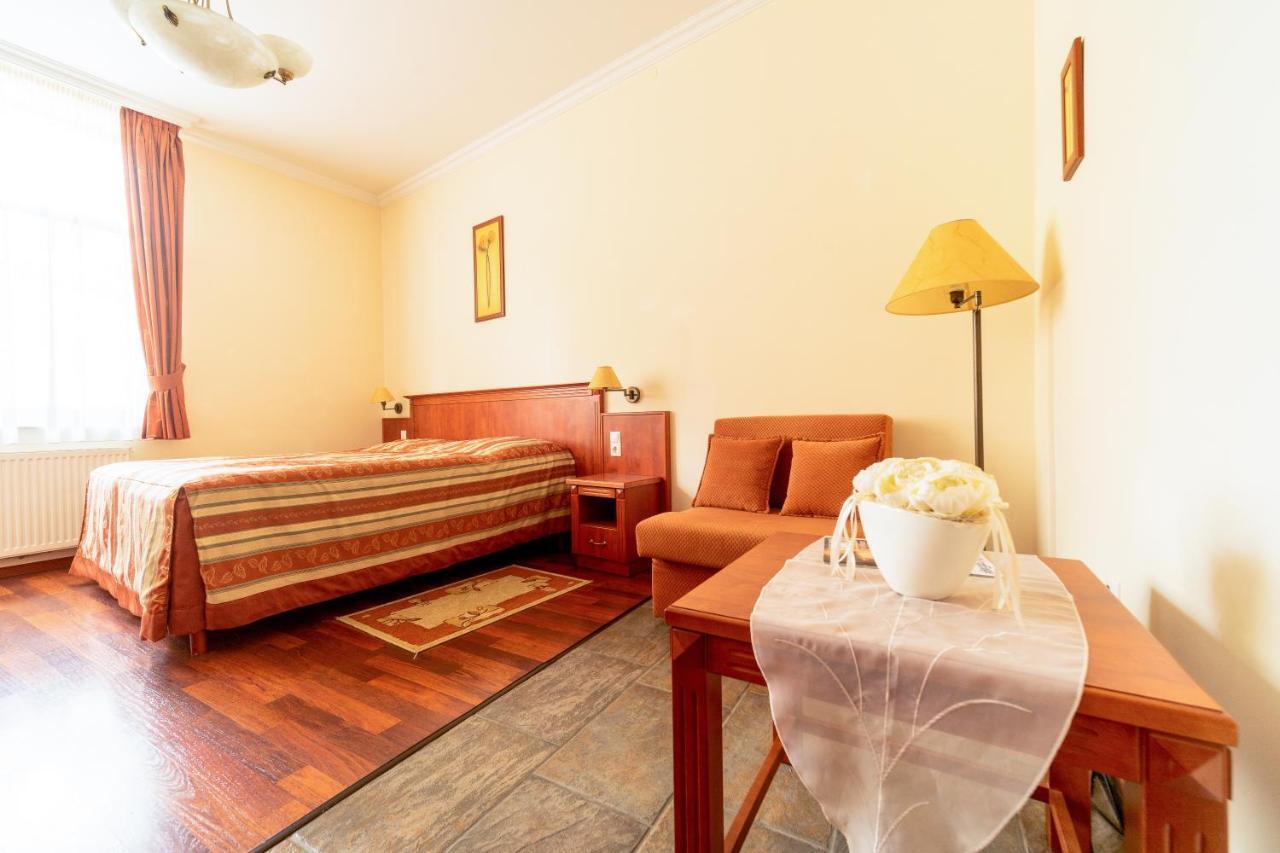 Pannon Hotel Bejelentkezes 20 Oraig, Check-In Until 20 O'Clock, Einchecken Bis 20 Uhr Mohács Buitenkant foto