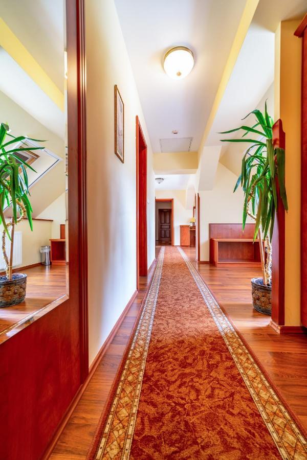 Pannon Hotel Bejelentkezes 20 Oraig, Check-In Until 20 O'Clock, Einchecken Bis 20 Uhr Mohács Buitenkant foto