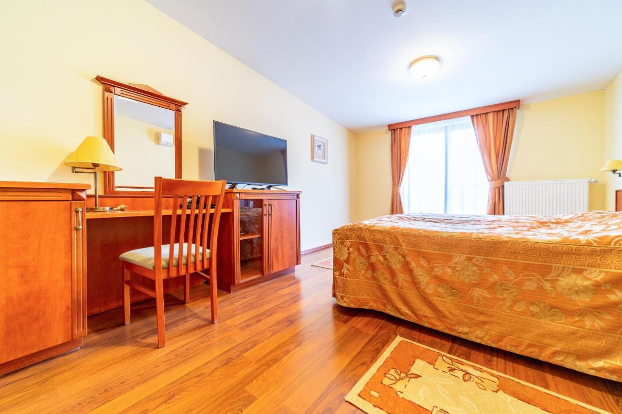 Pannon Hotel Bejelentkezes 20 Oraig, Check-In Until 20 O'Clock, Einchecken Bis 20 Uhr Mohács Buitenkant foto