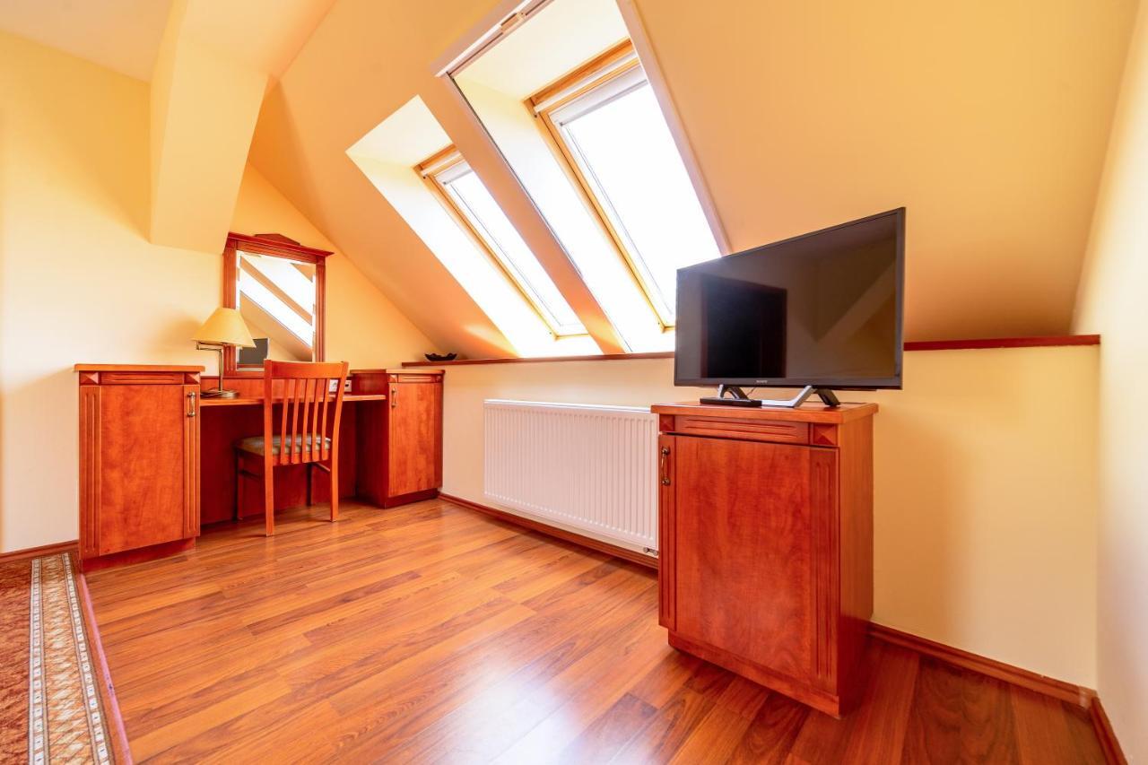 Pannon Hotel Bejelentkezes 20 Oraig, Check-In Until 20 O'Clock, Einchecken Bis 20 Uhr Mohács Buitenkant foto
