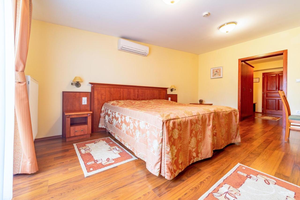 Pannon Hotel Bejelentkezes 20 Oraig, Check-In Until 20 O'Clock, Einchecken Bis 20 Uhr Mohács Buitenkant foto